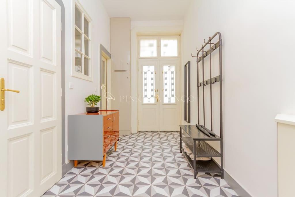 Appartement Pink Flamingo : Central Base
