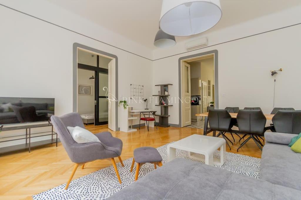 Appartement Pink Flamingo : Central Base
