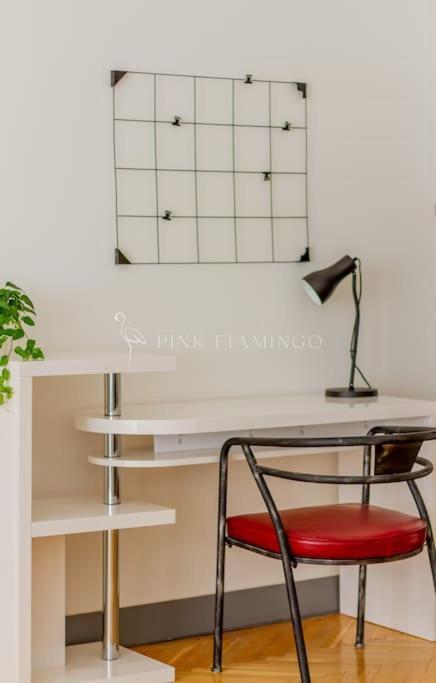 Pink Flamingo : Central Base Apartamento *