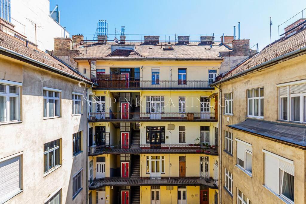 Pink Flamingo : Central Base Apartamento *
